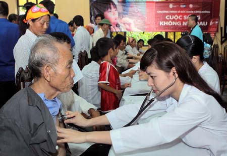 เปิดการรณรงค์ยุทธนาการเยาวชนอาสาสมัครฤดูร้อนปี๒๐๑๒